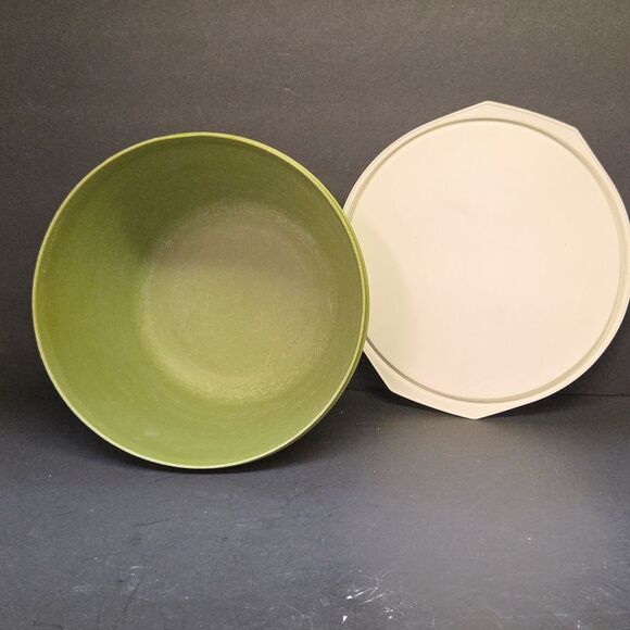 Rubbermaid Green 12-Cup Container And A  Tupperware Brown Canister - Picture 3 of 9